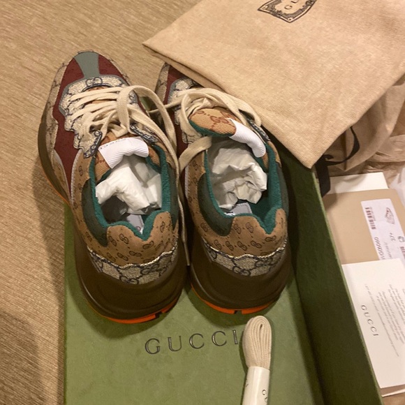 Gucci - Picture 1 of 4